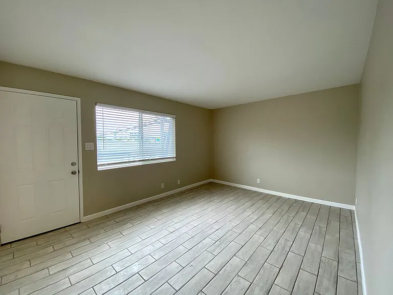 Solano Apartments — Photo 7