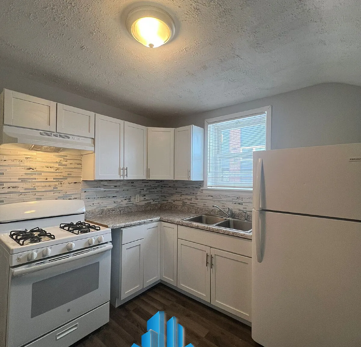 3 bed, 1.5 bath, 1056 sqft, $1,350 — Photo 1