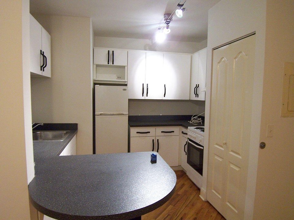 1st image of 844 W Montrose Ave #406