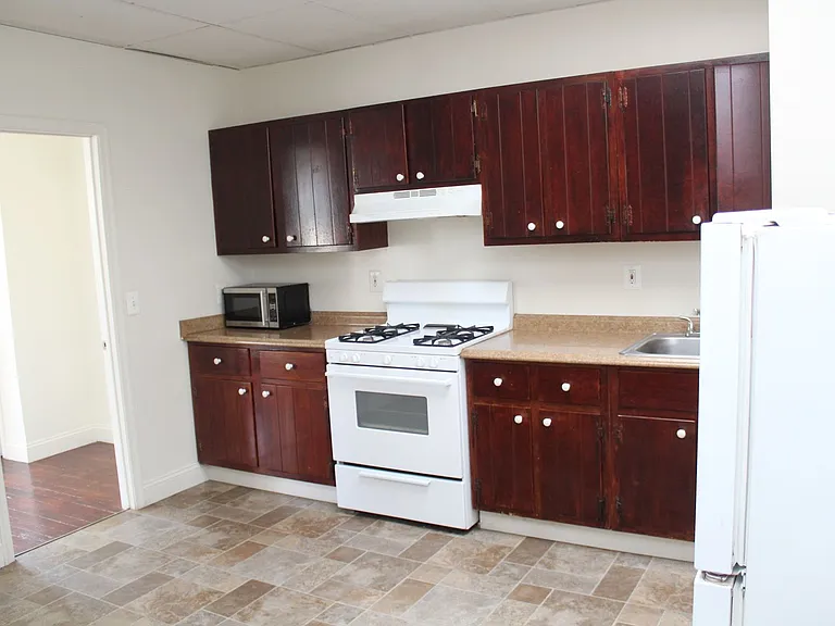 1708 Linden Ave — Photo 6