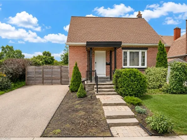 57 Peppler St, Waterloo, ON N2J 3C7