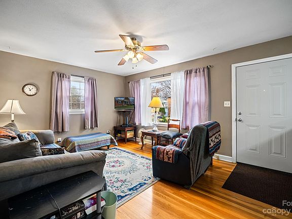 5th image of 107 Brown Ave