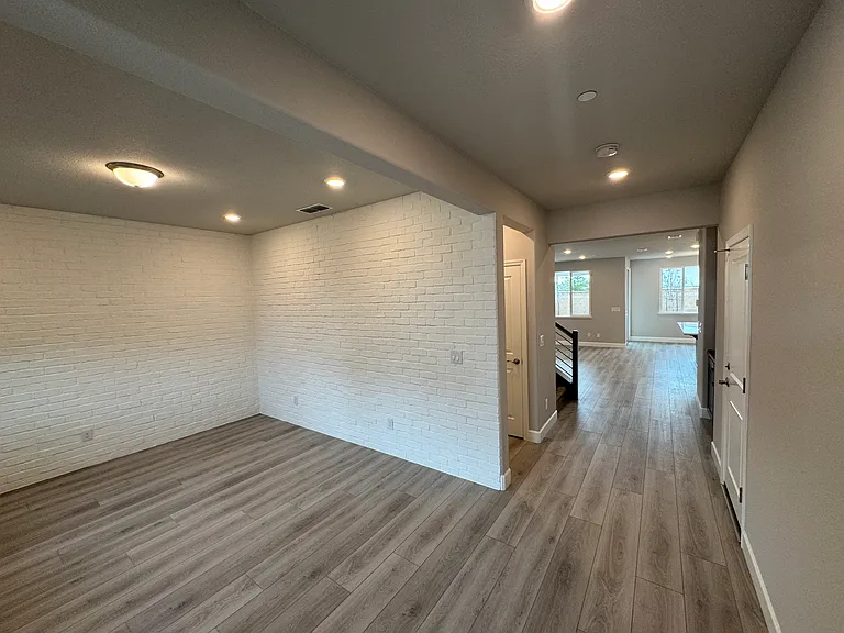1417 Wadsworth Cir — Photo 30