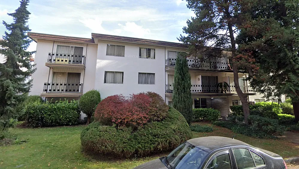 Laurel Manor — Photo 2