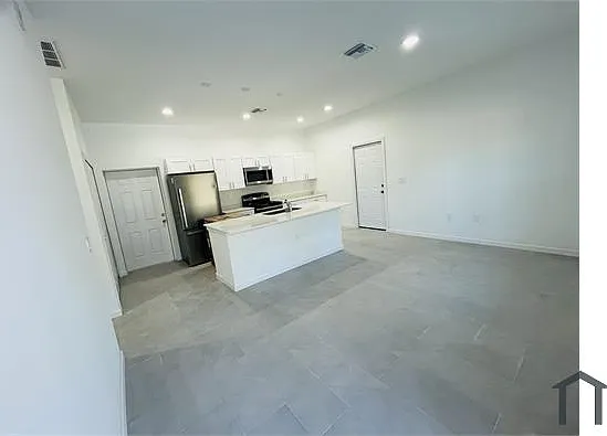 1 bed, 650 sqft, $1,500 — Photo 4