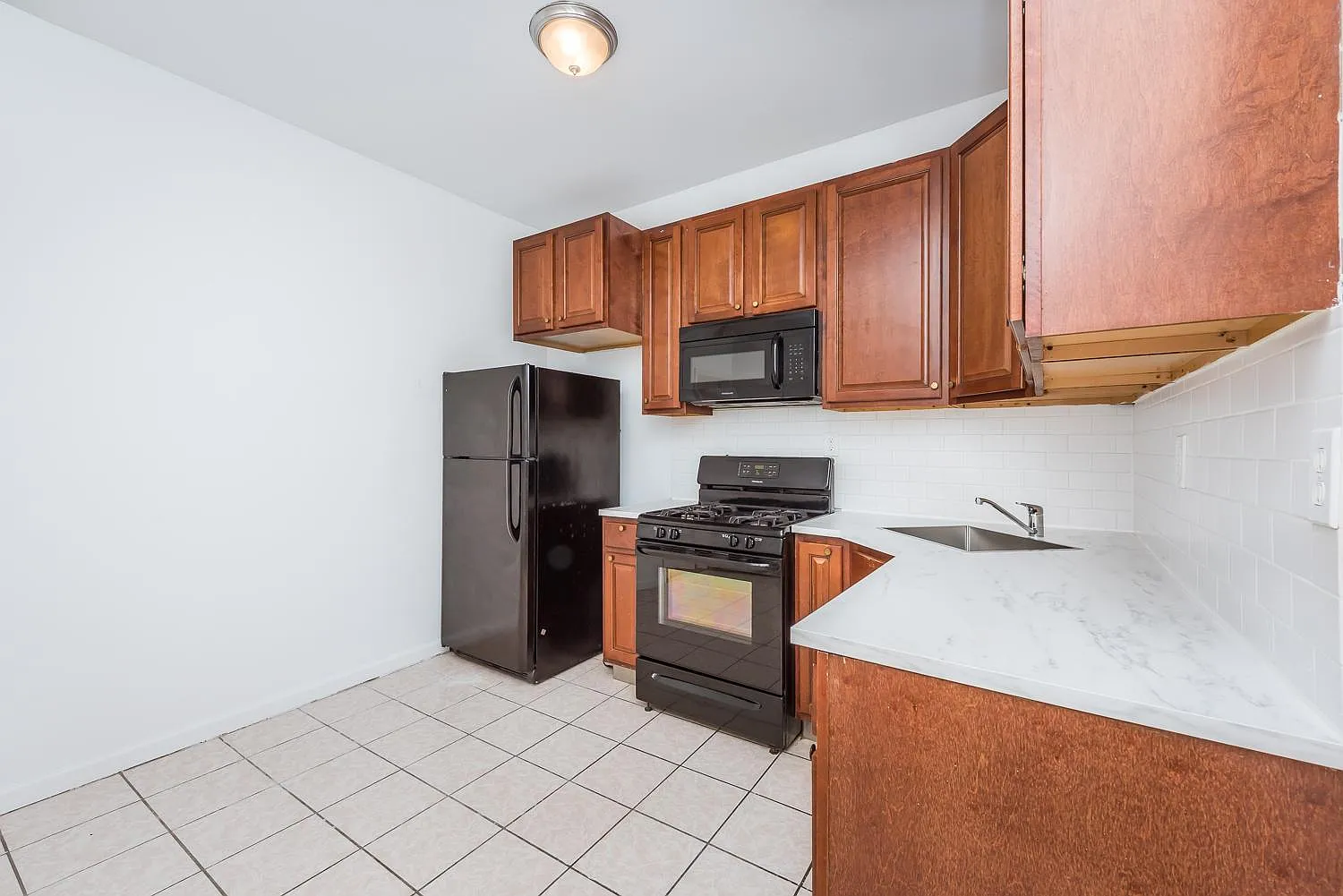 2 bed, 785 sqft, $2,054 — Photo 2