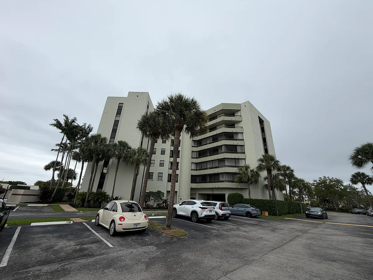 Building Photo - 6463 La Costa Dr #203