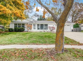 1856 Jeffery Ln, Waukesha, WI 53186