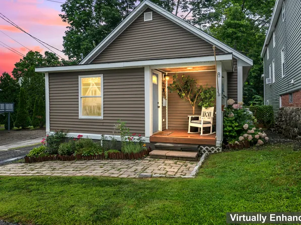 8 Oak Street, Gardiner, ME 04345