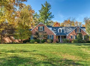 9 Wakefield Dr, Saint Louis, MO 63124