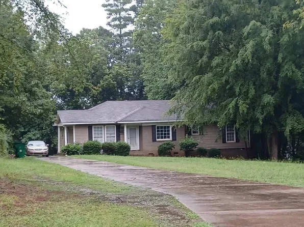 2735 Larry Dr, Charlotte, NC 28214