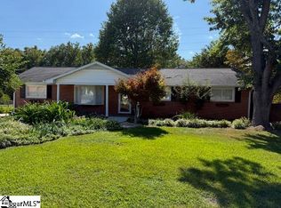 15 Fairlawn Cir, Greenville, SC 29617
