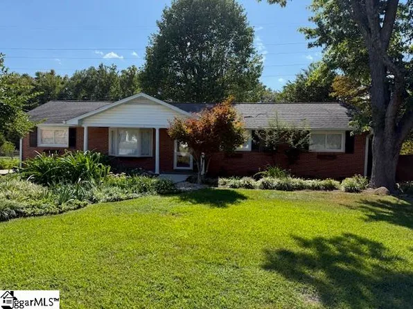 15 Fairlawn Cir, Greenville, SC 29617