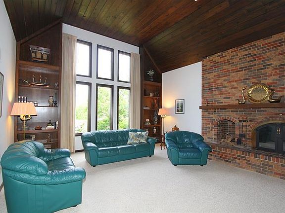 2nd image of 6194 Squirrelwoods Ln