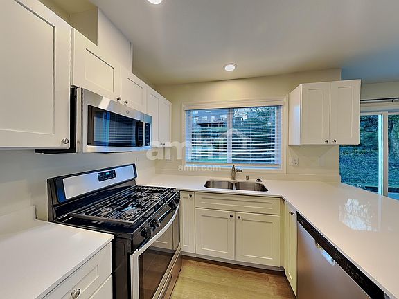 3rd image of 11620 34th St NE