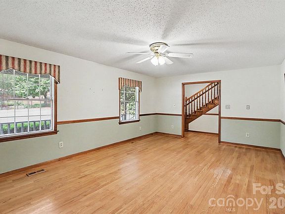 5th image of 124 E Catawba Ave