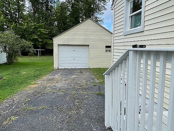 2nd image of 724 Cedarbrook Dr