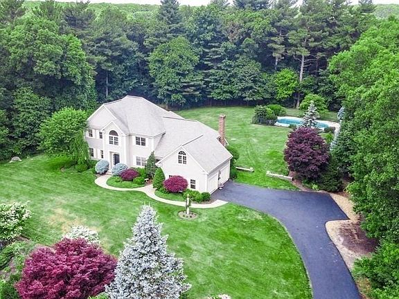 3rd image of 8 Hubley Ln