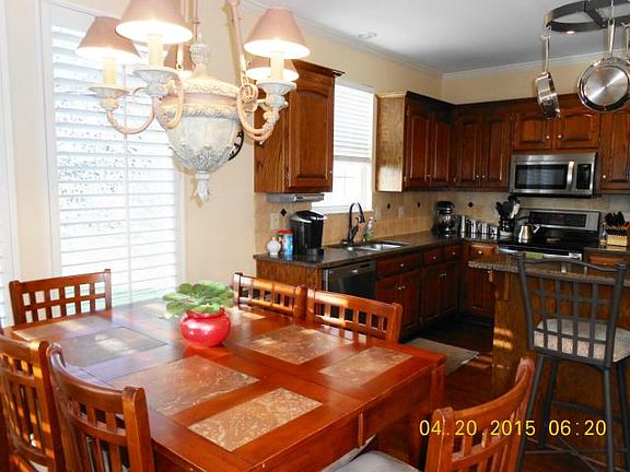 5th image of 118 Broadmoor Ct