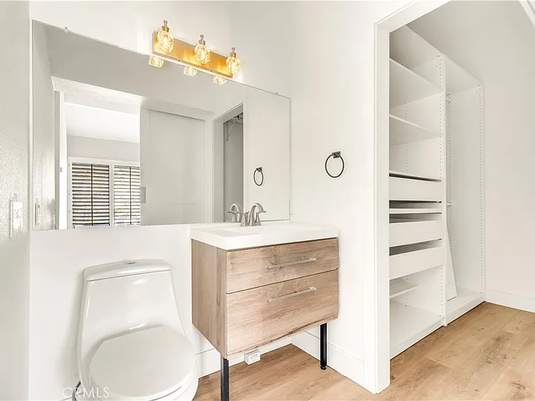 114 Corsica Dr — Photo 13
