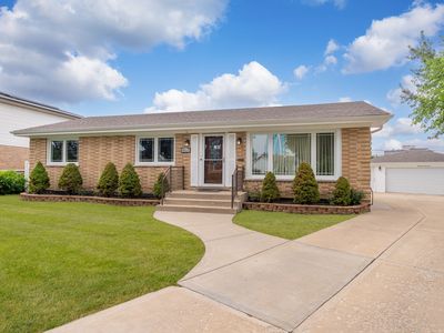 8213 W Lyons St, Niles, IL, 60714