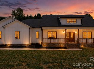 1265 Misty Ln, Hickory, NC 28601