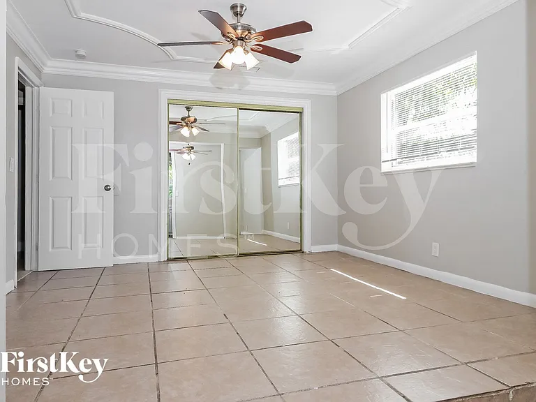 410 NE 26th Ave — Photo 11