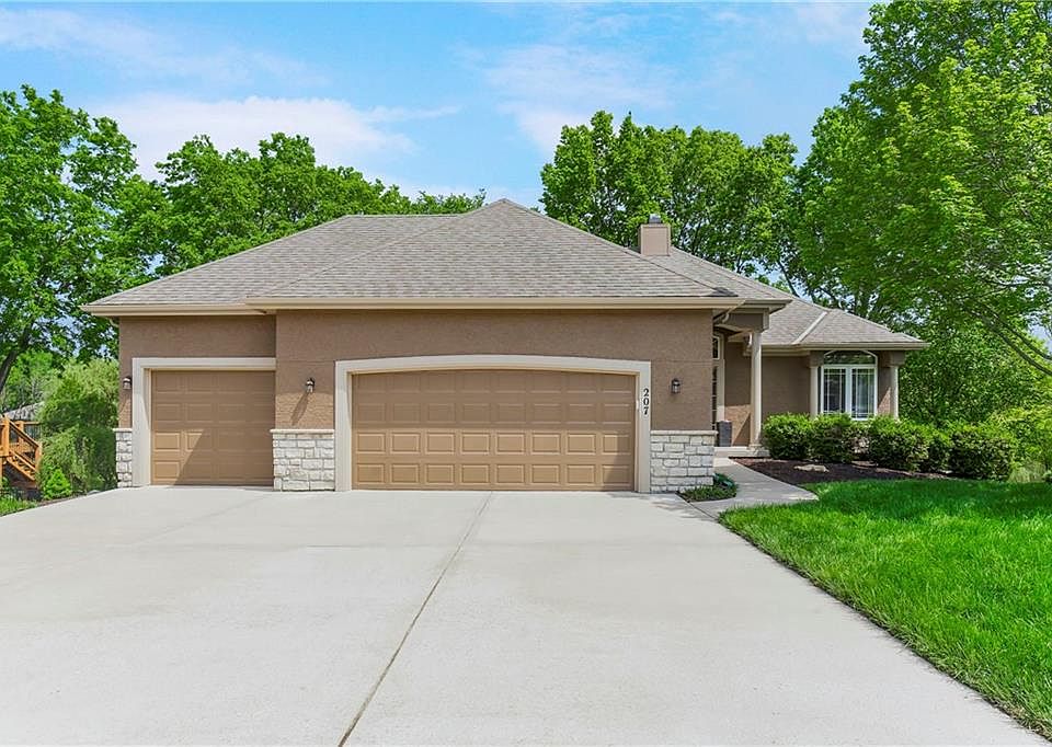 1st image of 207 Shoreline Dr