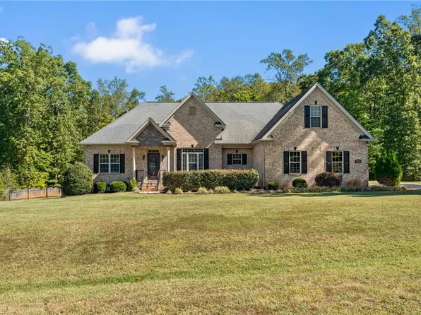 7525 Aspen Grove Dr, Belews Creek, NC 27009