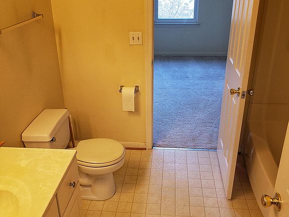 3rd image of 10022 Vanderbilt Cir APT 6