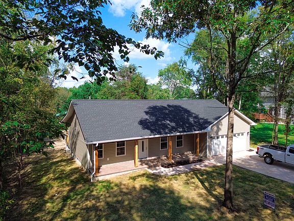 3rd image of 3610 Cove Ln