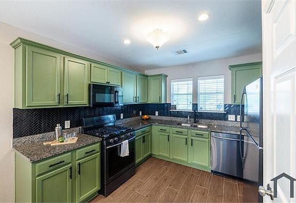 3rd image of 513 N Cascades Ave APT 2