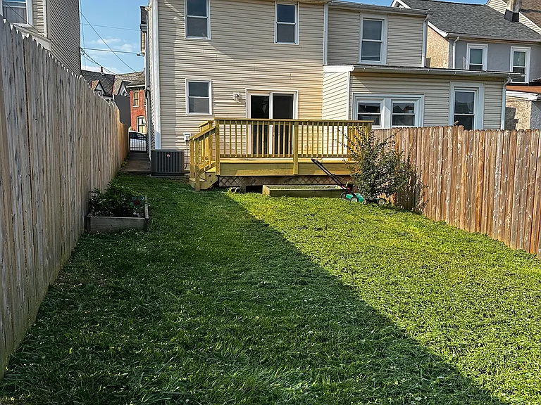 425 Spring Mill Ave — Photo 7