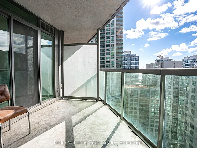 30 Grand Trunk Cres W #2001 — Photo 16