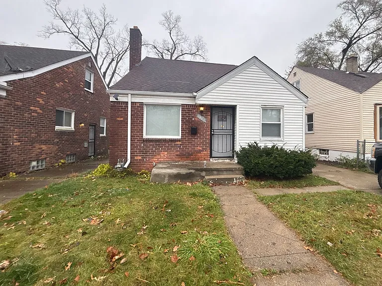 19467 Rutherford St — Photo 1