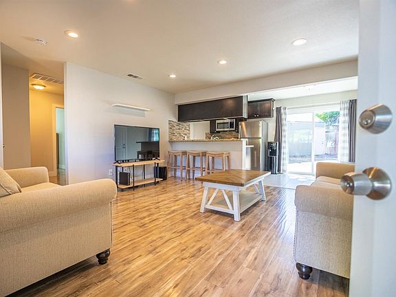 4th image of 8059 Glen Valley Cir
