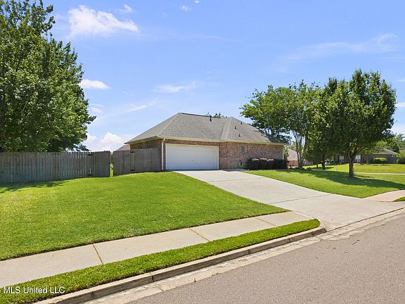 3rd image of 134 Bradfield Rd