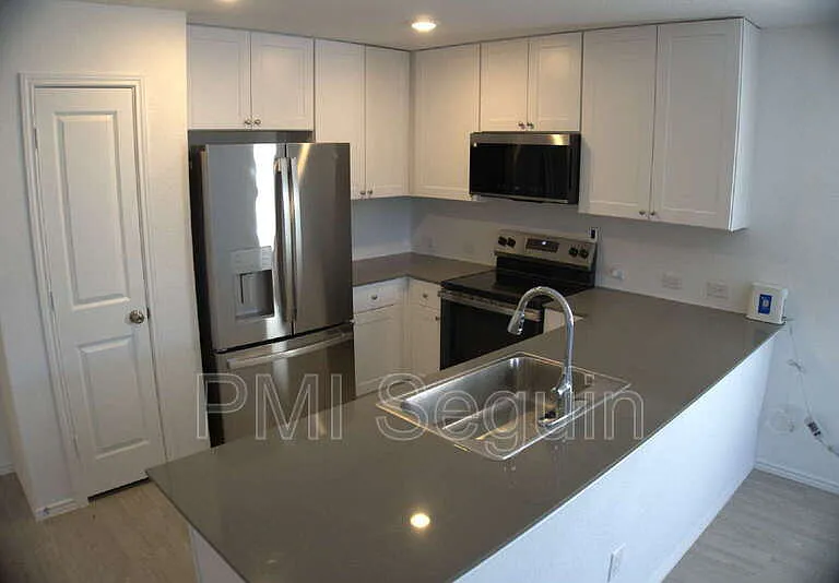 809 Riviera Ct — Photo 7