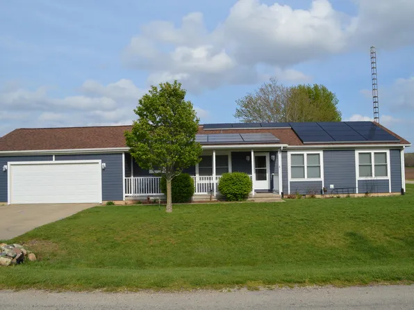 335 Potawatomi Dr, Tiskilwa, IL 61368