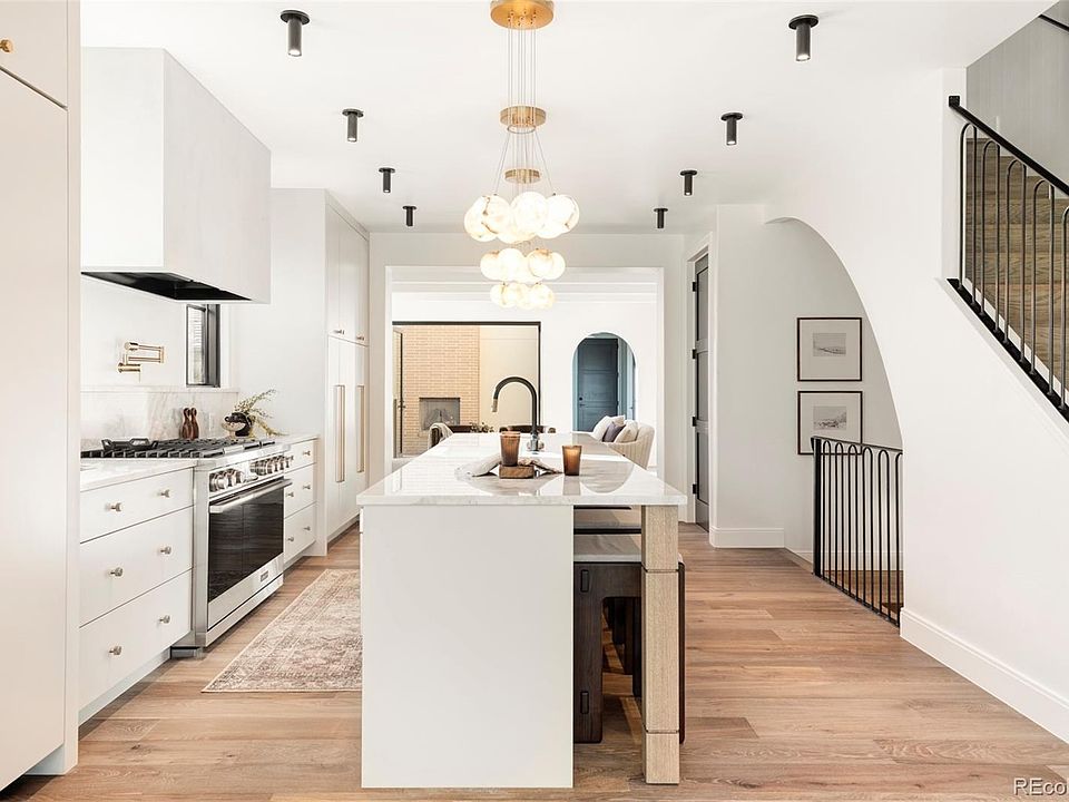 1st image of 515 Cook Street