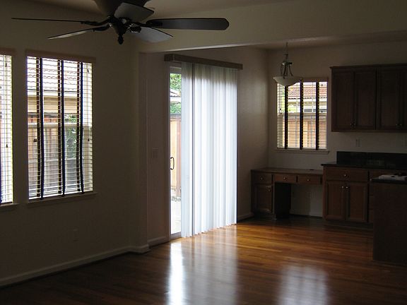 5th image of 716 S Vecindad St #1
