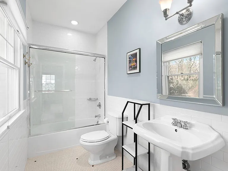 492 Sag Harbor Tpke — Photo 12