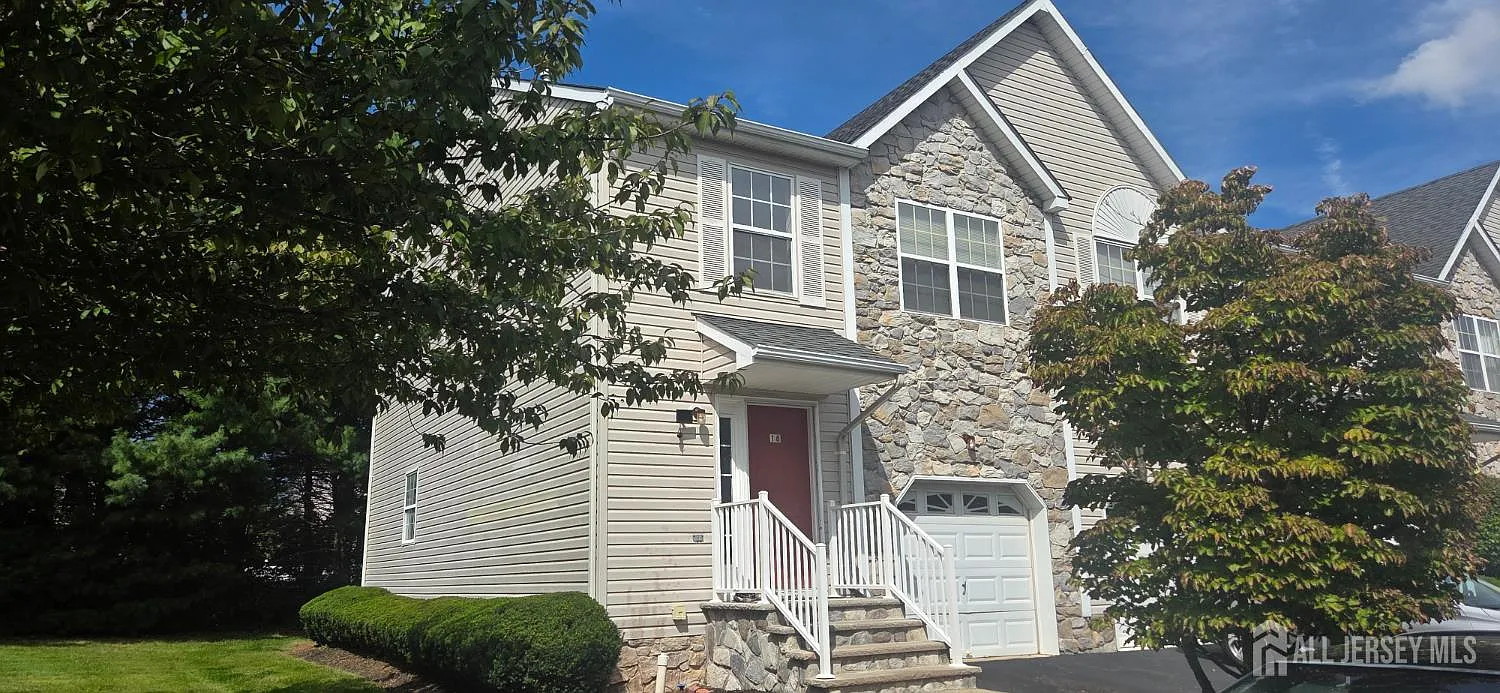 3 bed, 2.5 bath, $3,300 — Photo 1