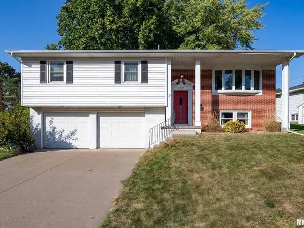 2824 Carriage Hill Dr, Davenport, IA 52807