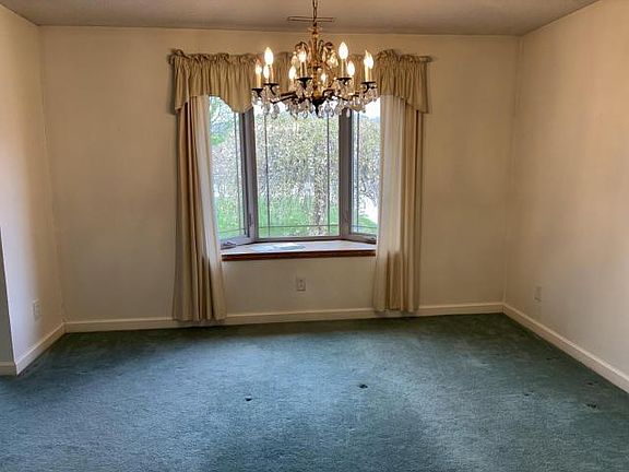 5th image of 371 Pleasant Dr