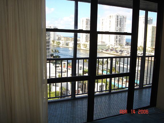 5th image of 800 Parkview Dr APT 915