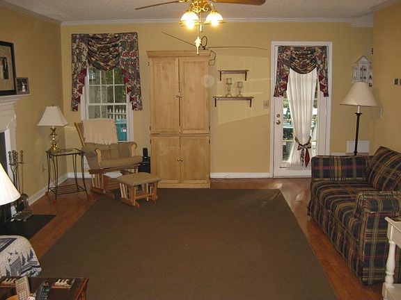 Living Room (view upon entering home)