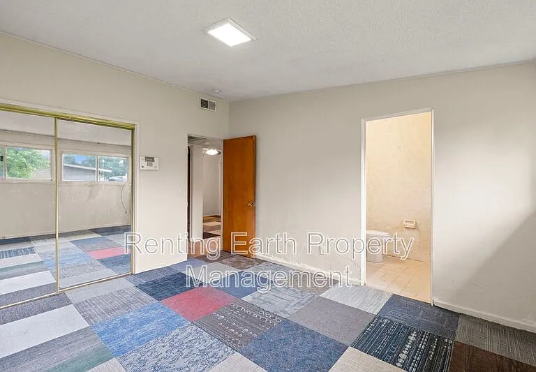 6452 Evergreen Blvd — Photo 14