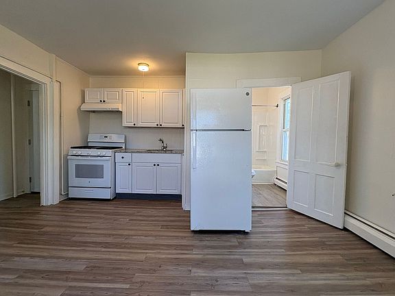 3rd image of 291 Spruce St APT 3