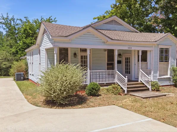1009 N Pacific St, Mineola, TX 75773
